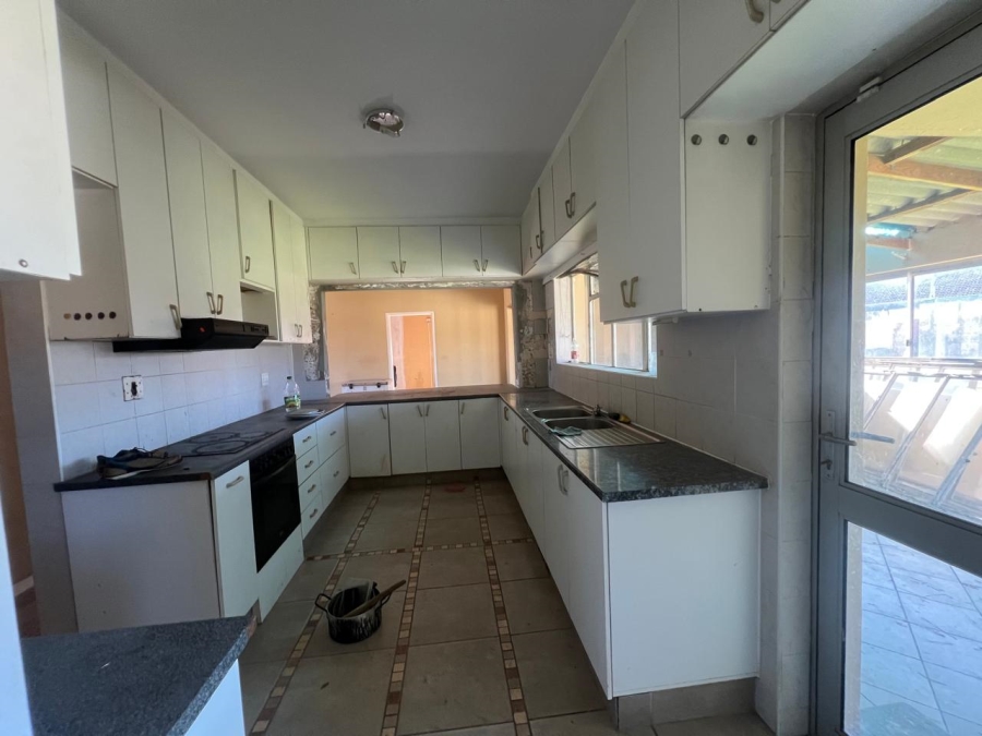 6 Bedroom Property for Sale in Rowallan Park Eastern Cape